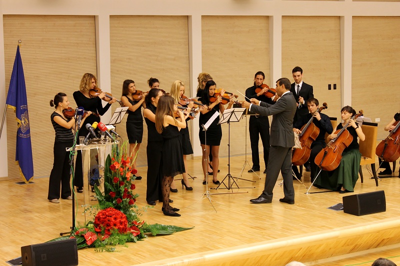 Wladimir Kossjanenko dirigiert das Streicher Ensemble der Akademie der Künste am 14 Sptember 2012